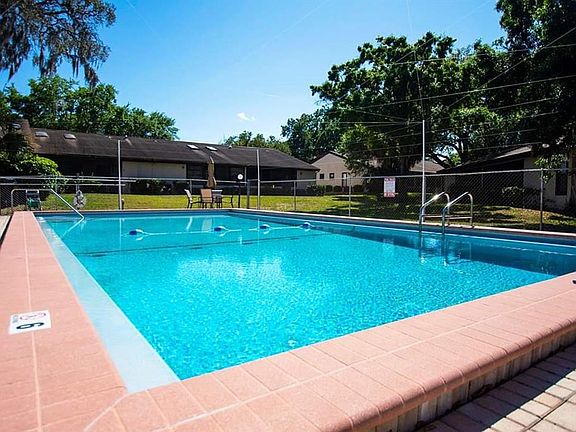 2nd image of 2205 Pine Dr