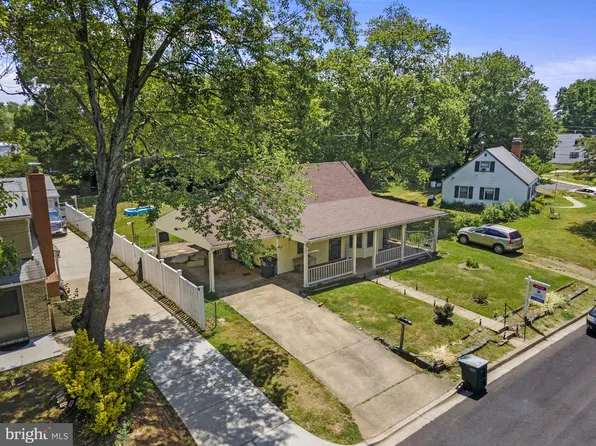 102 Courtney Dr, Manassas Park, VA 20111