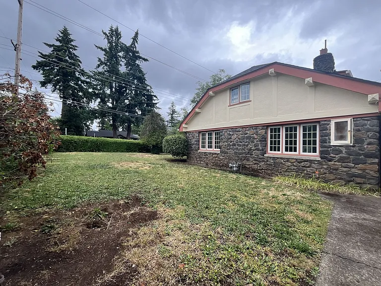 2430 SE Park Ave — Photo 45