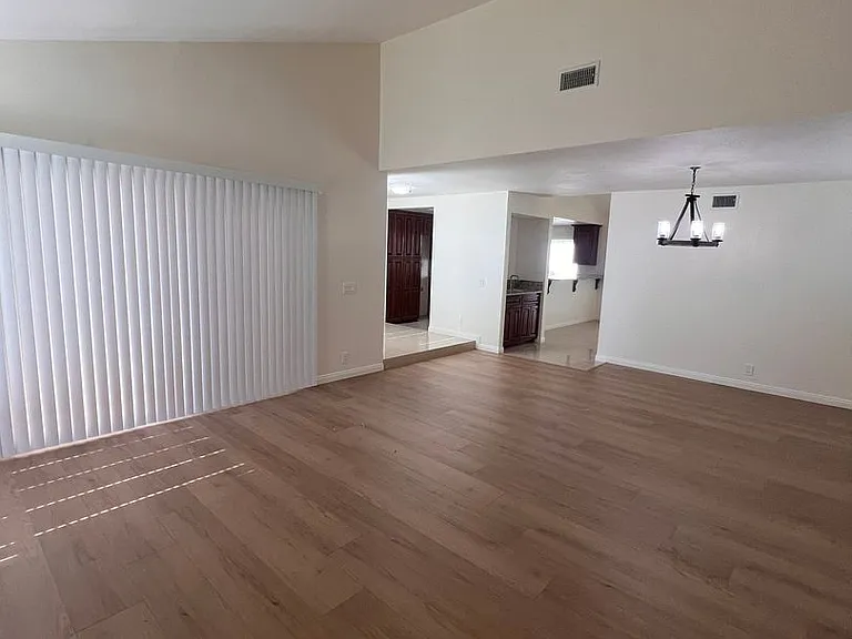 1142 Ashbury Ct — Photo 4