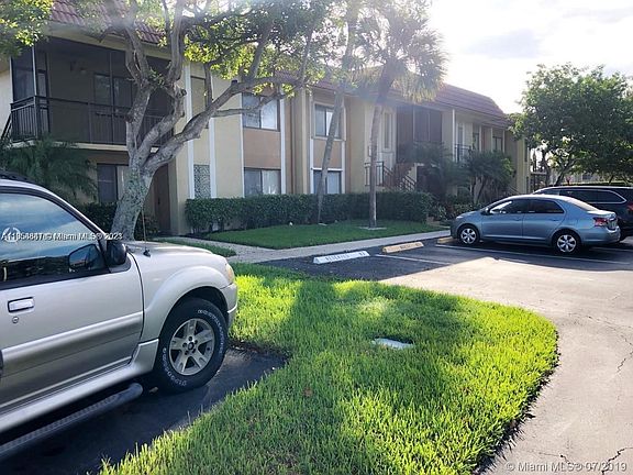 2nd image of 325 Lakeview Dr APT 202