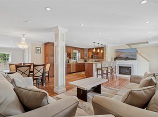 2 Ross Rd, Babylon, NY 11702