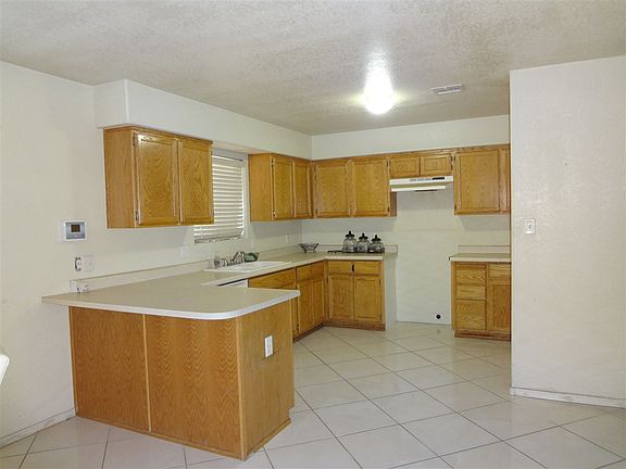 5th image of 4394 S Jasmine Ave