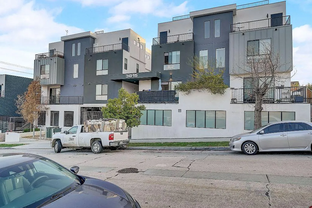 3821 W Avenue 43 — Photo 2