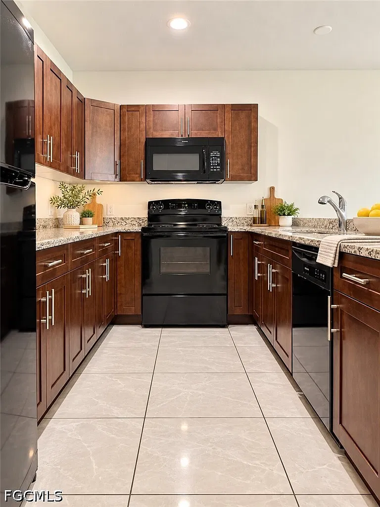 3 bed, 2.0 bath, 1199 sqft, $1,650 — Photo 2