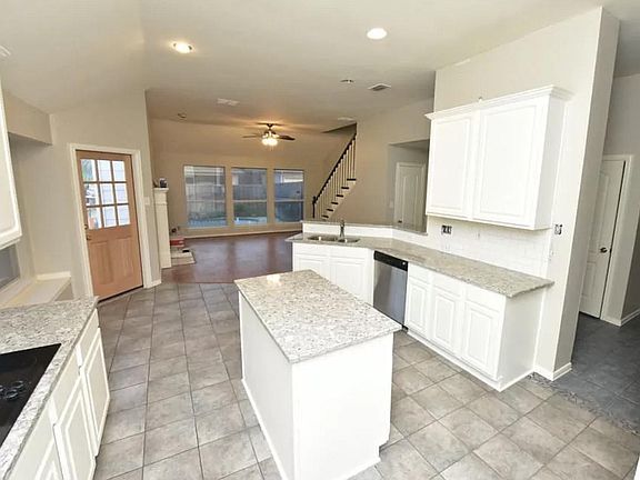 4th image of 3733 Cottonwood Springs Dr