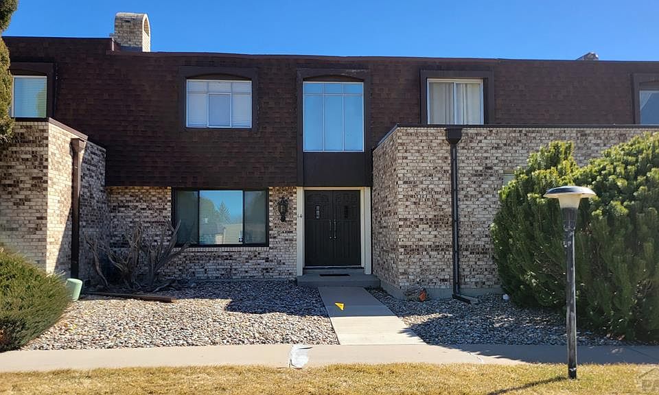 1st image of 14 Villa Dr