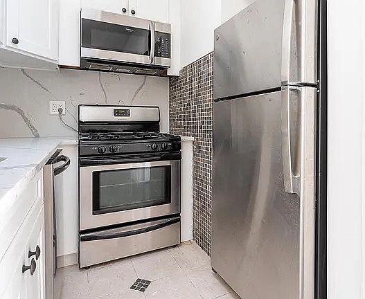 2nd image of 191 E 7th St APT 3