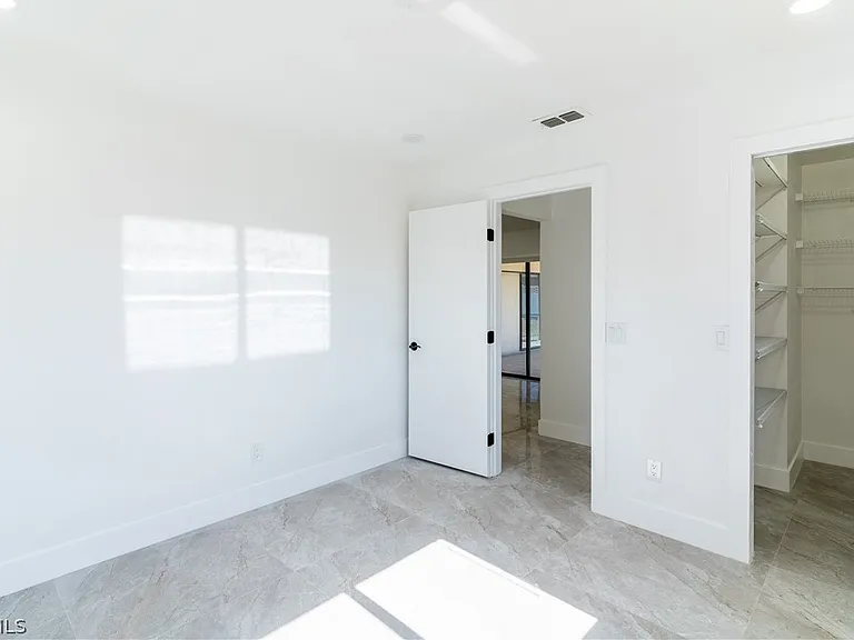 720 Chavers St — Photo 23