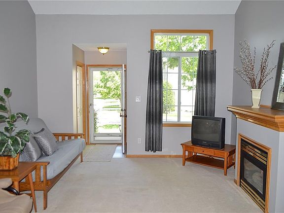 5th image of 6855 Woodland Ave Unit 801