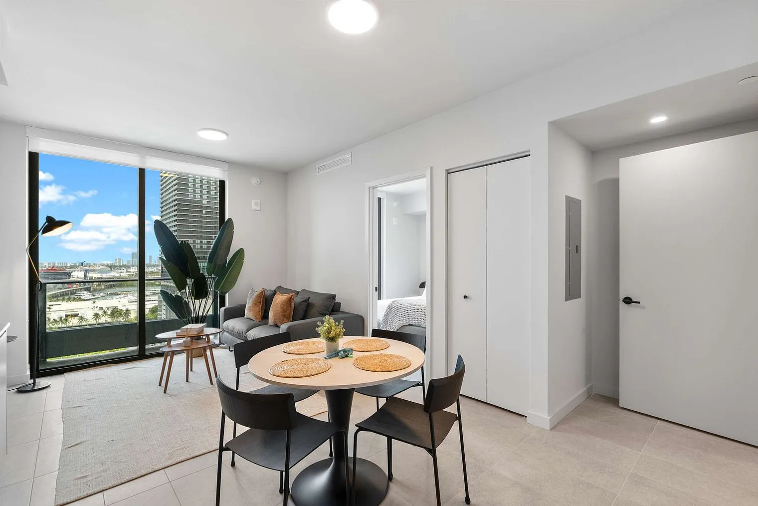 1 bed, 1.0 bath, 581 sqft, $2,707 — Photo 4