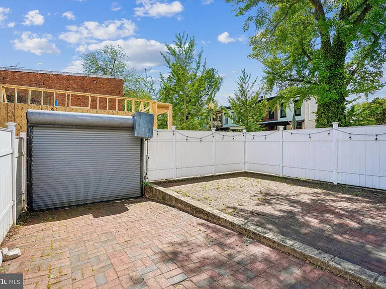 1339 C St NE — Photo 22