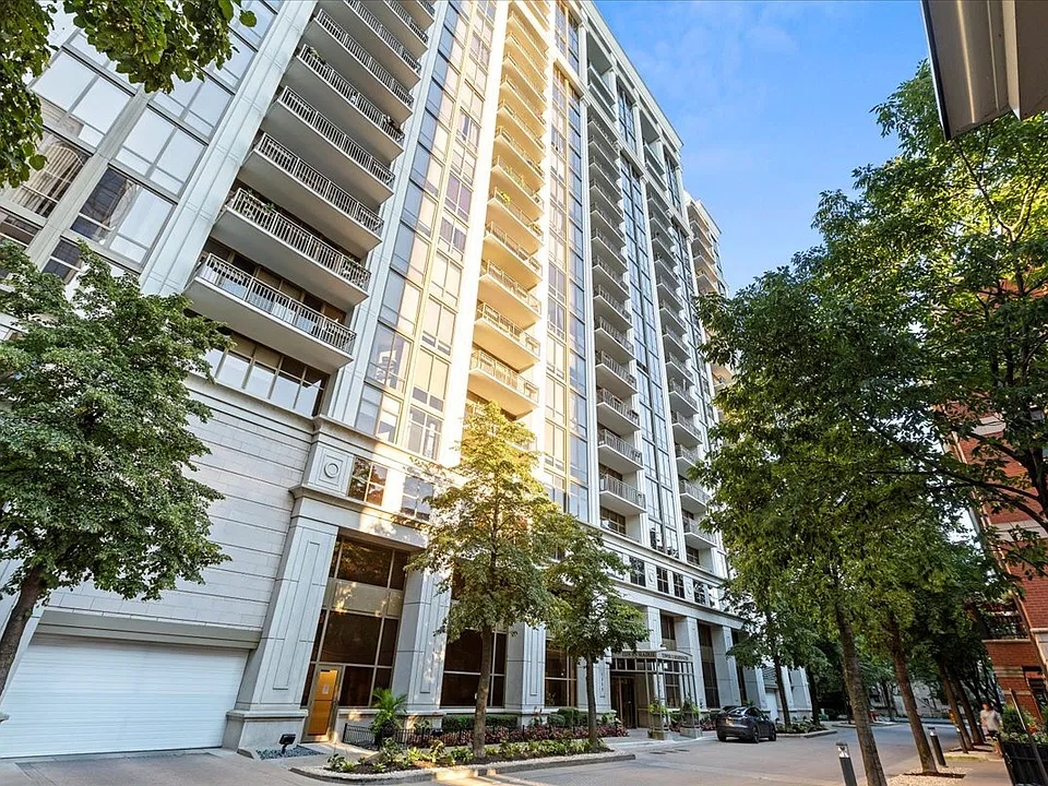 1335 S Prairie Ave #706