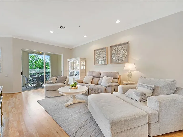 400 Lambiance Cir #204 — Photo 2