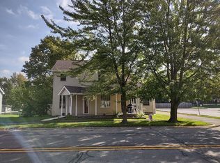 205 S 1st St, Pierceton, IN 46562