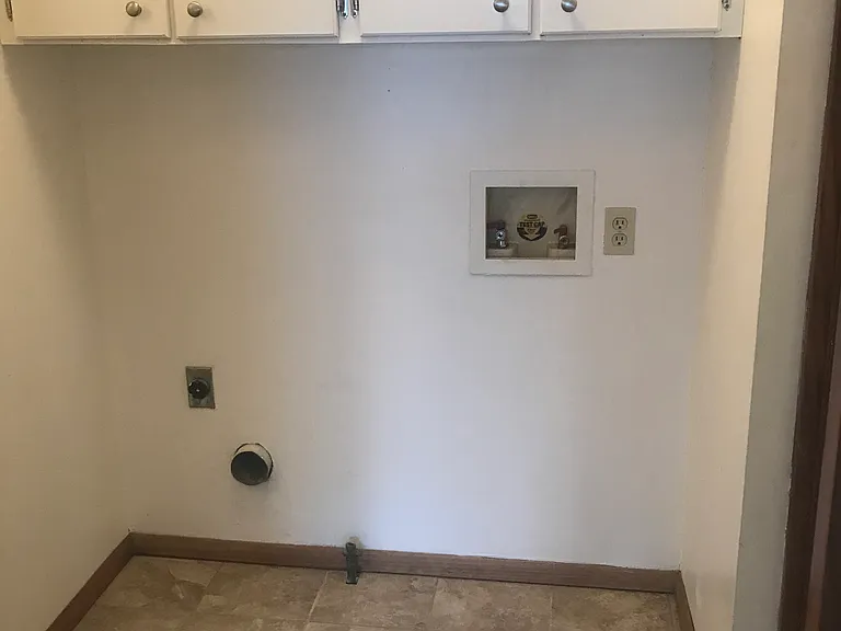 1220 Carol Dr — Photo 8
