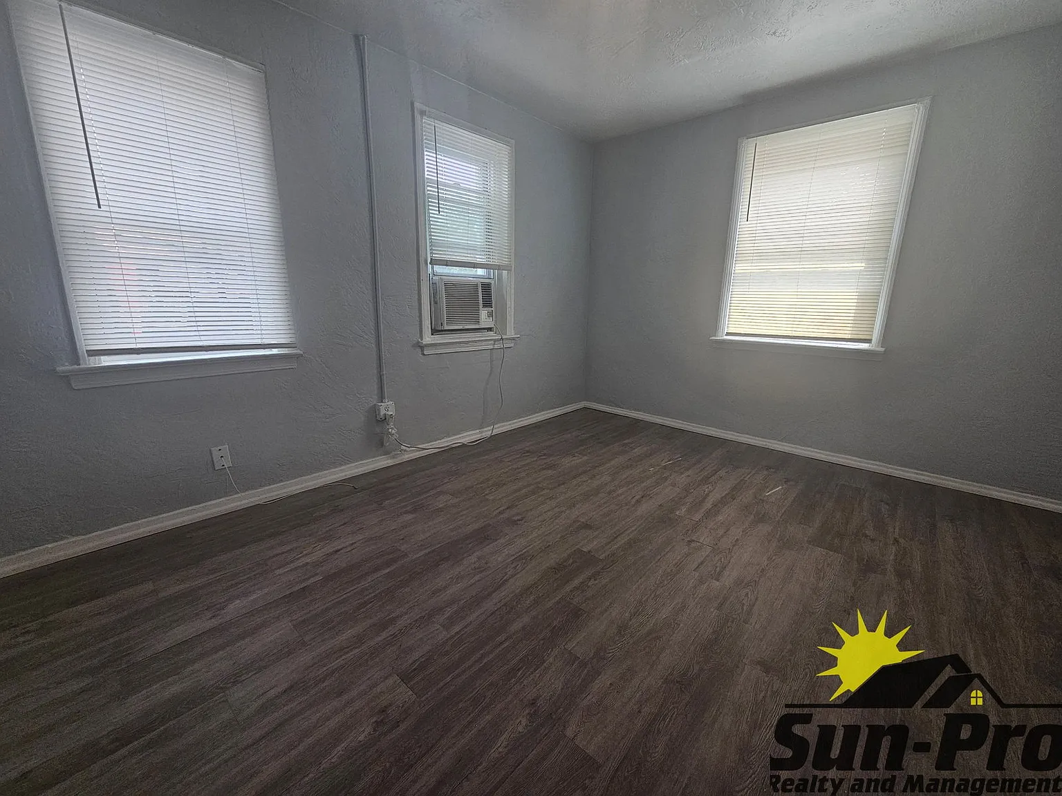 1 bed, 1.0 bath, $950 — Photo 3