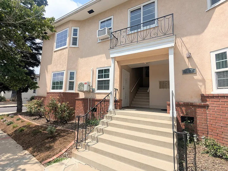 5671 S San Vicente Blvd #D — Photo 14