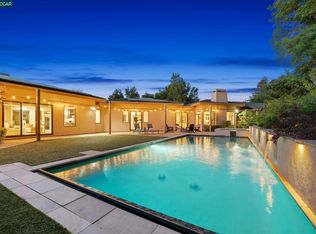 1 Gardiner Ct, Orinda, CA 94563
