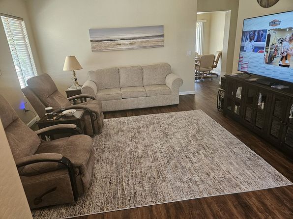 2643 E Desert Wind Dr