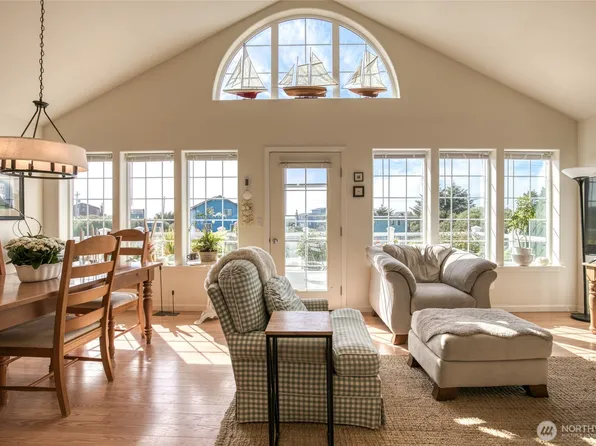 622 Ocean Shores Boulevard SW, Ocean Shores, WA 98569