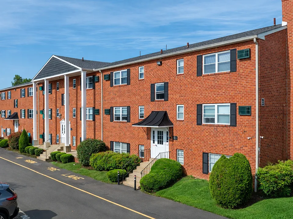 Colonial Point Apartments