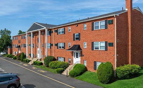 Colonial Point Apartments Photo 1