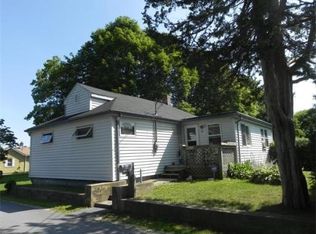 19 Oakdale St, Wareham, MA 02571