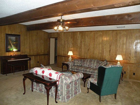 4th image of 8 Park Central Ln