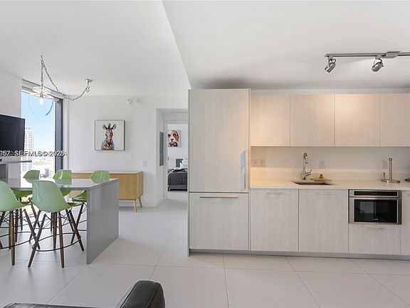 4th image of 501 NE 31st St Unit 2109