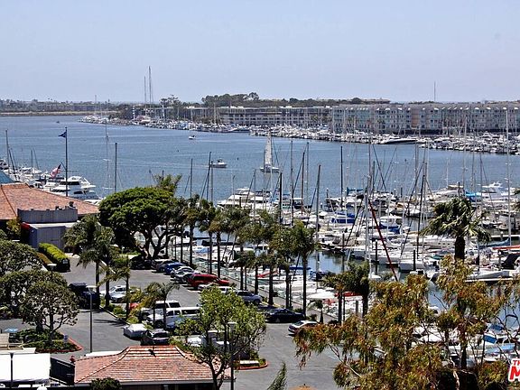 5th image of 13700 Marina Pointe Dr Unit 704