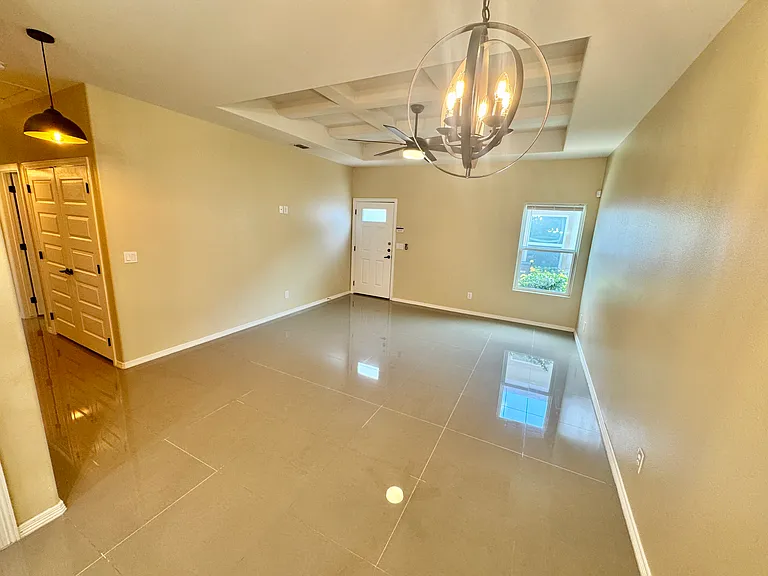 5104 N Winona Dr — Photo 5