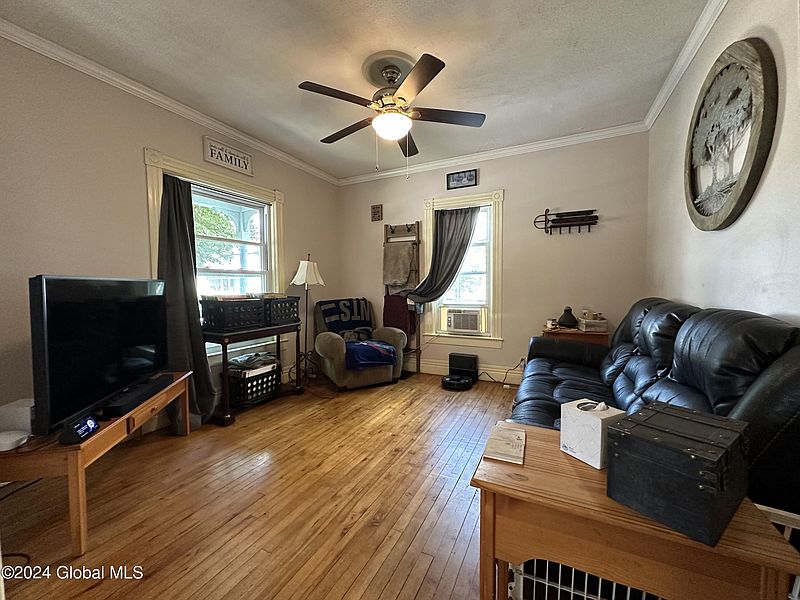 3rd image of 16 Wilmot Street