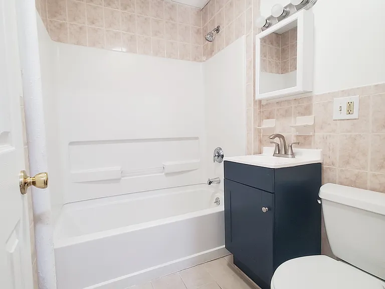 179 W 48th St #7R — Photo 4