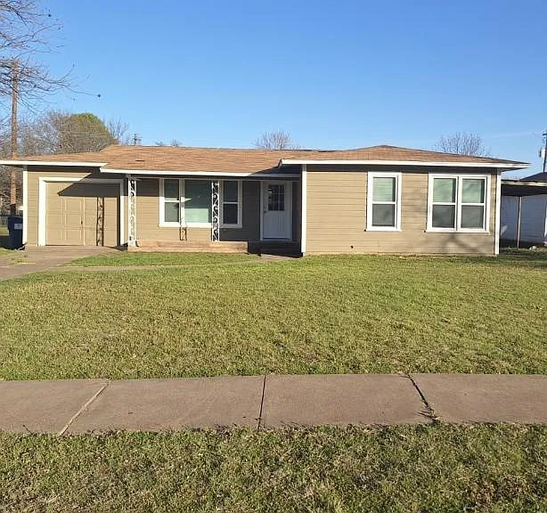 1367 Hillcrest Dr — Photo 1