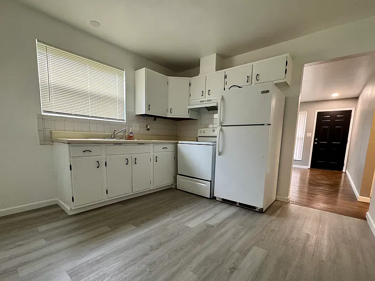 6269 N Hanley Rd — Photo 8