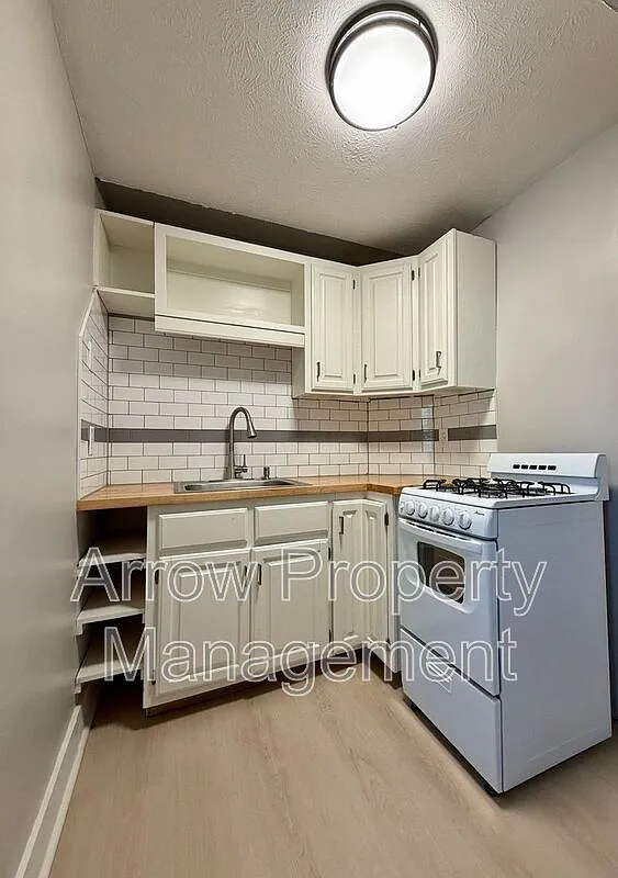 2727 P St — Photo 1