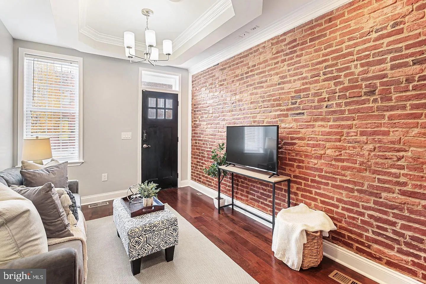 3 bed, 3.0 bath, 2817 sqft, $3,300 — Photo 3