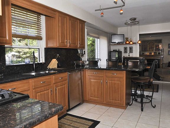 4th image of 5 Martino Dr