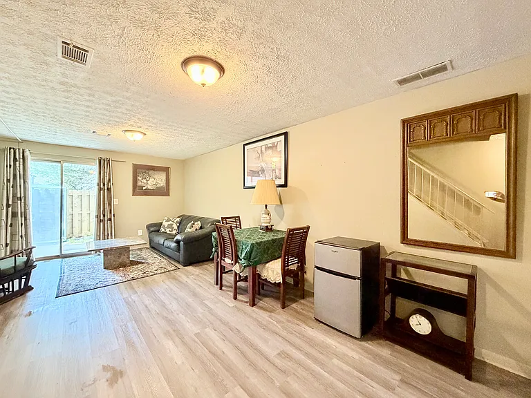 6633 Banbury Ct — Photo 3