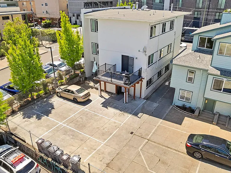 2832 Summit St #1 — Photo 17