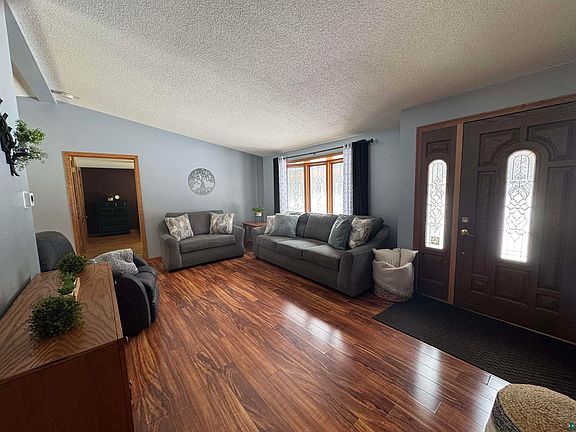 4th image of 1324 Harner Ln
