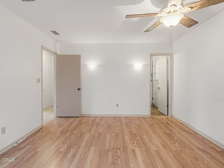 139 Manistee Dr — Photo 15