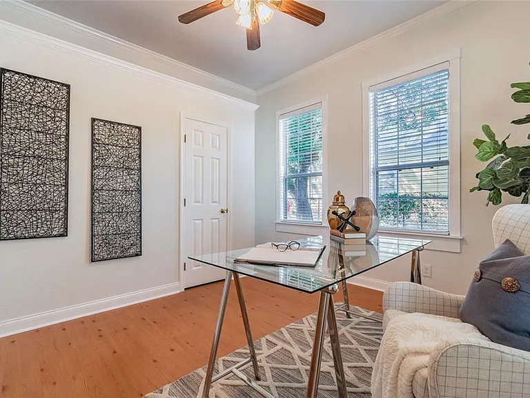 2302 W Saint Louis St — Photo 4