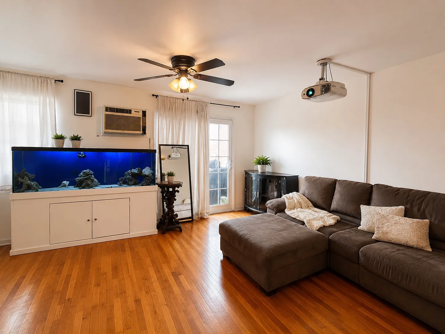 3 bed, 1100 sqft, $3,000 — Photo 3