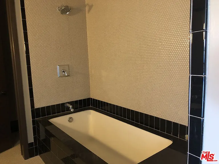 1645 Vine St #708 — Photo 9