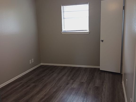 4th image of 1700 W McIntyre St #9