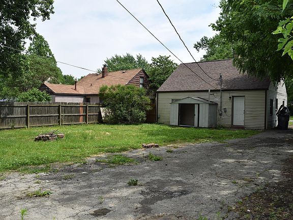 2nd image of 2034 Ferris Rd