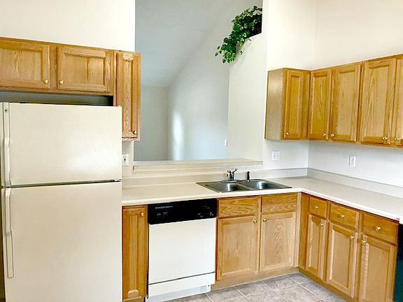 4th image of 7131 Greenlake Dr