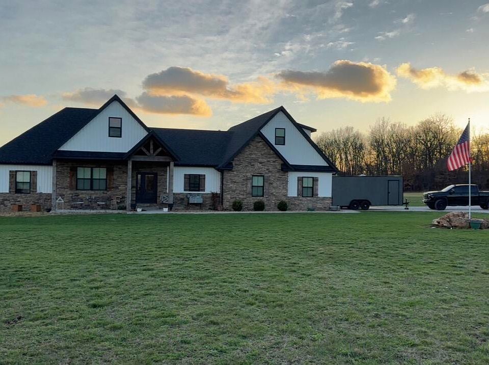 1st image of 1060 E 431st Road